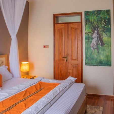 Savannah Suites Lubowa ภายนอก รูปภาพ